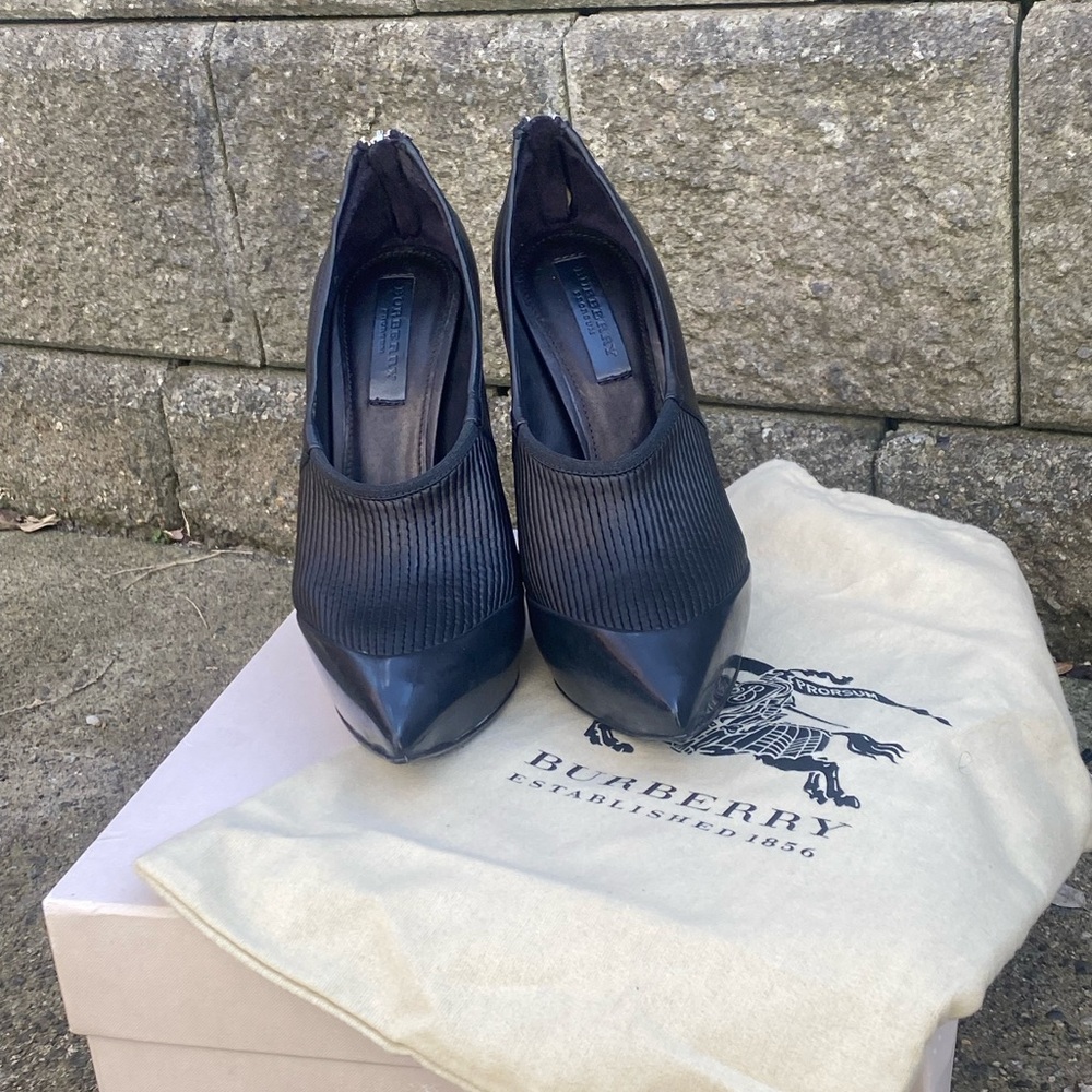 Burberry Black Pointed Ribbed Slip-On Heels - Picture 10 of 14
